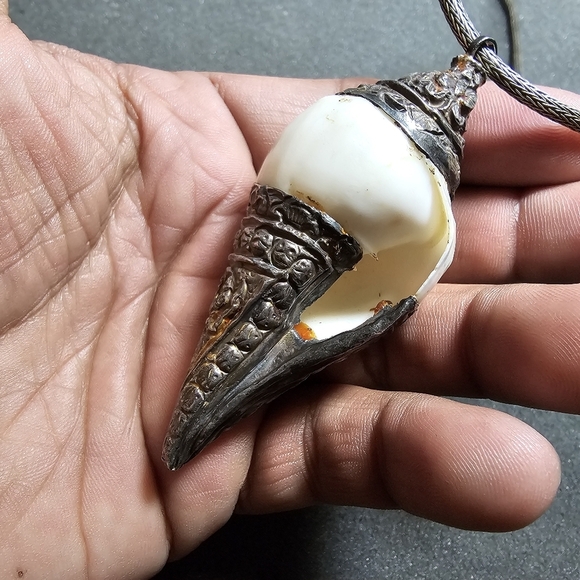 Vintage Sterling Silver Dipped Natural Conch Shell Necklace Ornate Pattern on a - Picture 2 of 8